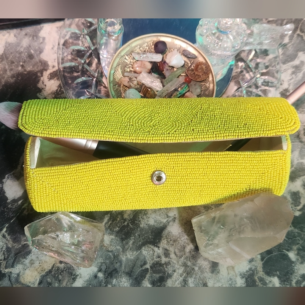 Vintage yellow beaded clutch